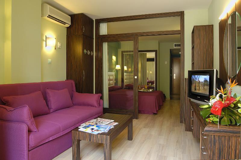 Evenia Olympic Suites Lloret de Mar Buitenkant foto